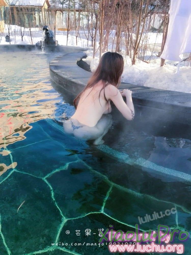 火爆全网的芒果酱露出(取外卖、公园、温泉）269.7M