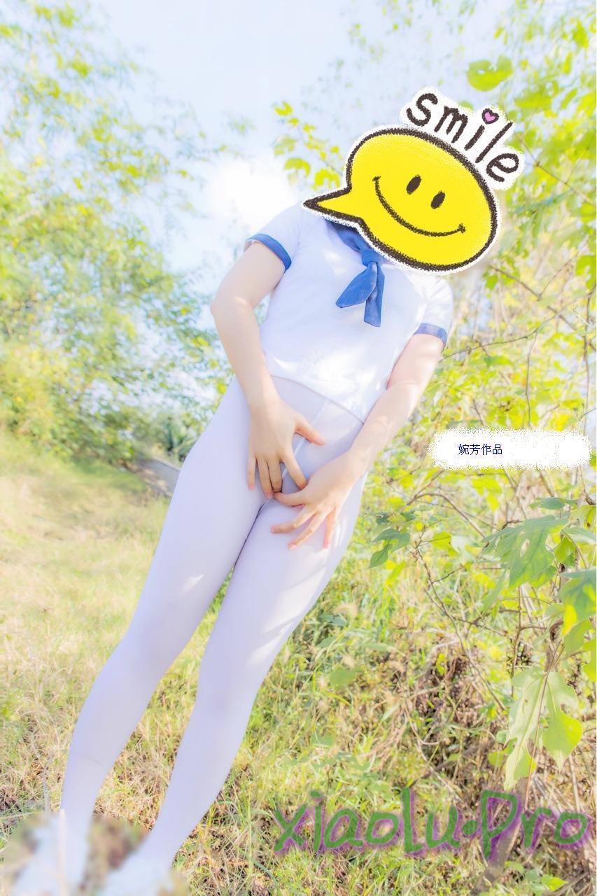 学校里是别人眼中的好学生、乖乖女，其实内里是大家的淫荡小骚货小树林野外露出【16P】