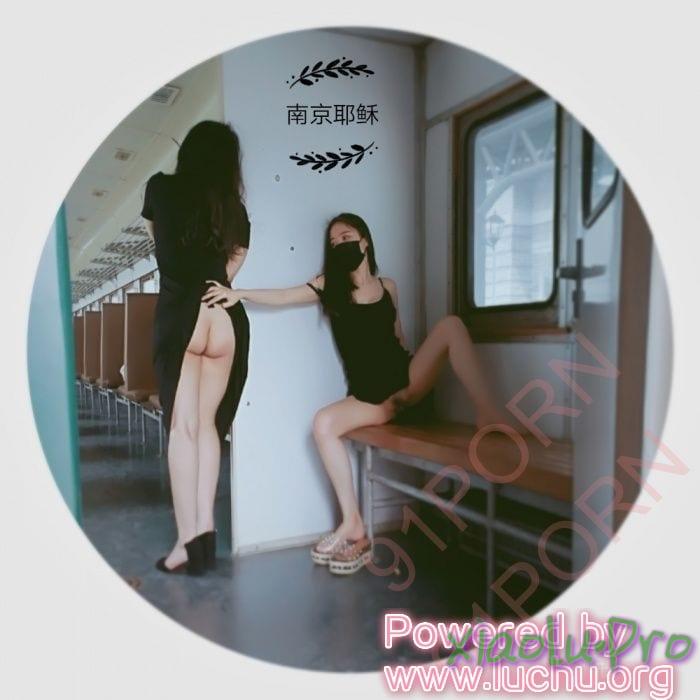 周末双人妻绿皮火车露出 33P