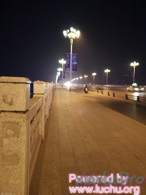 微博红人@我是你可爱的小猫 - 深夜马路尺度露出自拍视频