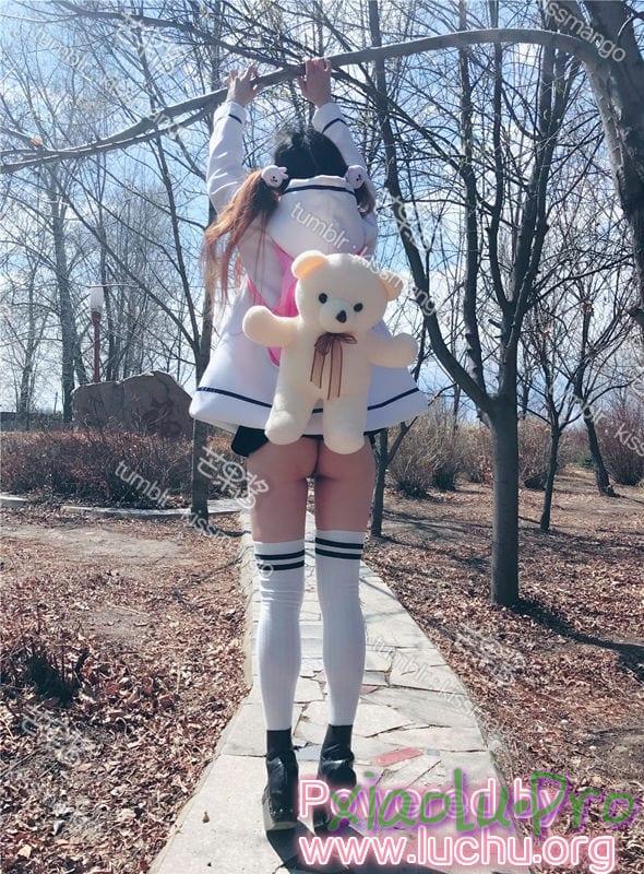 @芒果酱 - 可爱萝莉装冬季公园活动露出56P