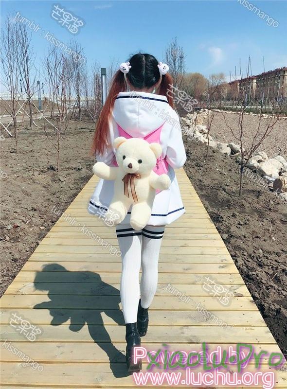 @芒果酱 - 可爱萝莉装冬季公园活动露出56P