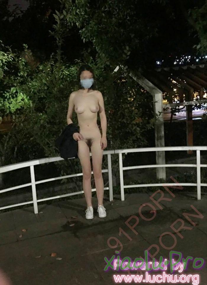 91@武汉骚母狗深夜江边露出，放尿 17p
