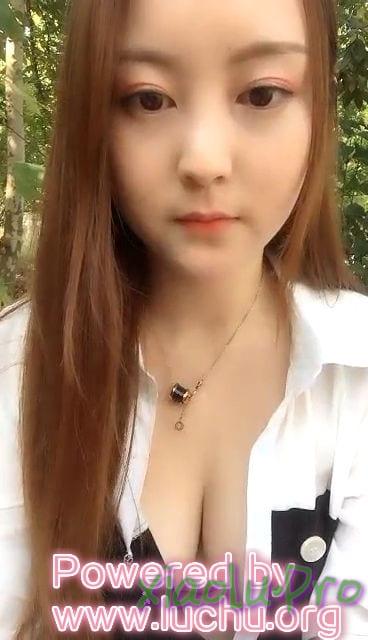 婴儿肥主播小呵呵吖 - 户外小树林里玩露出