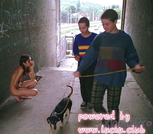 Alena M Nude-In-Public x60 (2009) 反正你就是没衣服穿了