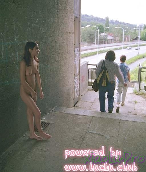 Alena M Nude-In-Public x60 (2009) 反正你就是没衣服穿了