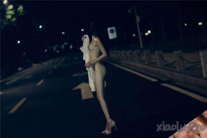 @冯珊珊FSS - 高价会员私拍流出 午夜和闺蜜街道极限露出全裸骑车1v801M[私有云]