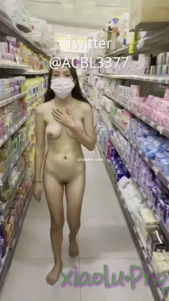 @菠萝 - 私人定制 户外全裸露出 超市全裸偷偷后入做爱 [1V867M私有云]