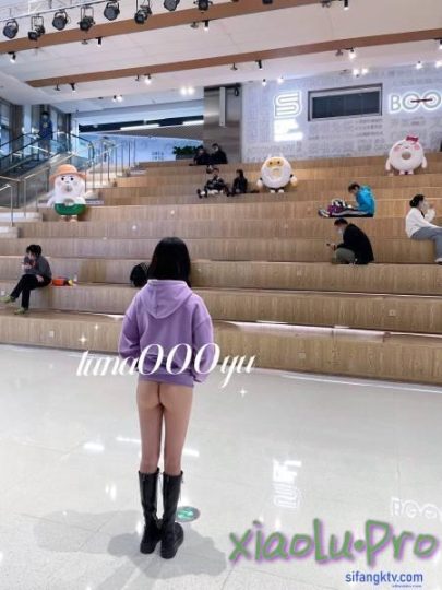 Luna000yu-露出户外-小米之家-地铁-公交车-天桥公园-游乐场-大马路【85p28v】