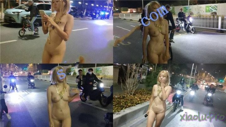 私房100大洋作品，广州美女婷婷街头全裸露出漫步引不少骑行变态佬尾随拍照严重扰乱社会秩序【1V1.3GB】