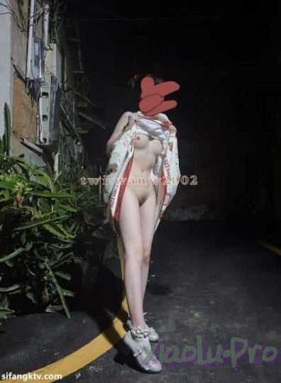 @WANANH - 景区全露+宿舍楼道性爱+超市露出 [44P 6V 331M]
