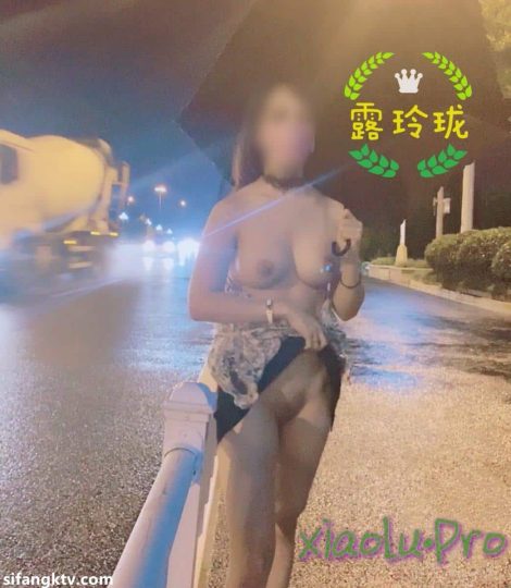 @WANANH @露玲珑 @spidersex666 @白白MM  - 喜欢裸漏的母狗街头闹市都是展露美丽胴体的场所