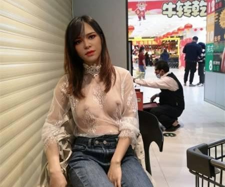 玉林露出人妻@娇娇 - 白天全裸行走[18P 18V 310M ]