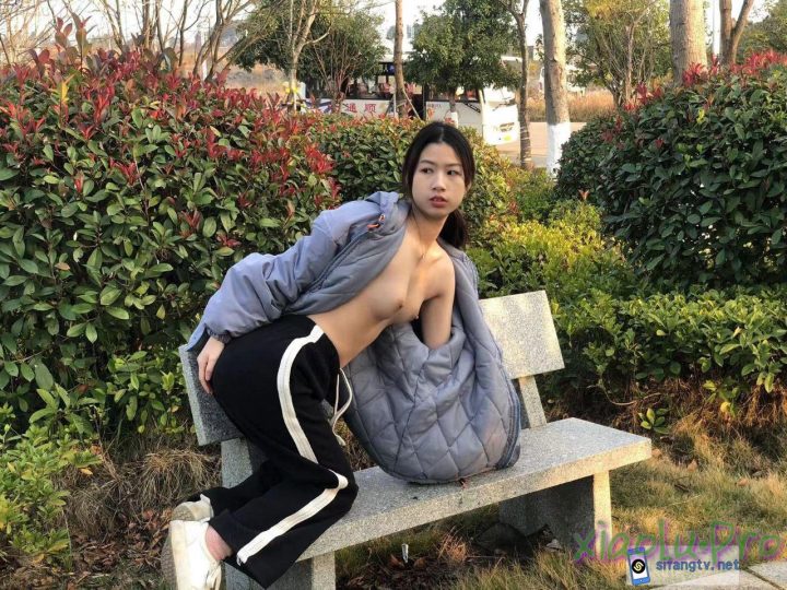 某房100RMB作品 - 广东珠海夫妻情趣交流群重磅流出嫩妻母狗欢欢全裸露出酒店3P无套三通(私有云/3.16G)