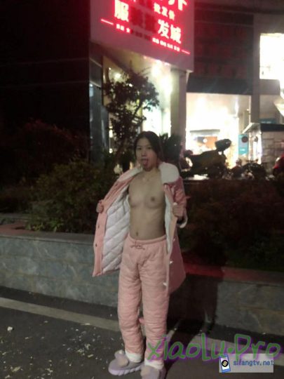 某房100RMB作品 - 广东珠海夫妻情趣交流群重磅流出嫩妻母狗欢欢全裸露出酒店3P无套三通(私有云/3.16G)