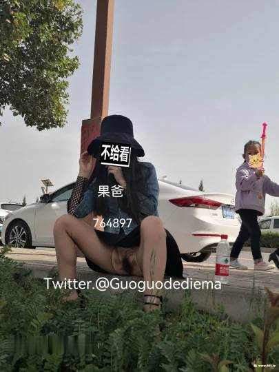 @果爸 - 震撼流出福利⭐春光无限⭐户外大胆露出~随地尿尿⭐挑逗老翁~水果店老板~技师等⭐你眼睛往哪看呢【244P7V/503M】