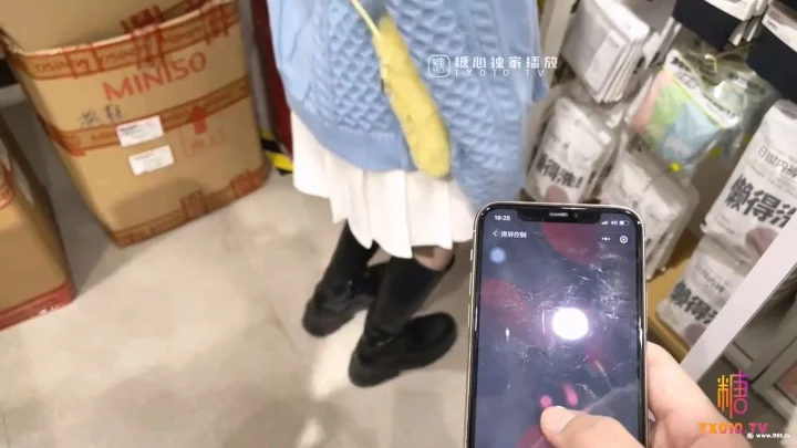 91头牌极品网红美少女@不见星空 - 罕见外出跳蛋控制挑战 开门露出肏穴 公厕后入蜜臀极爽爆射[243MB]