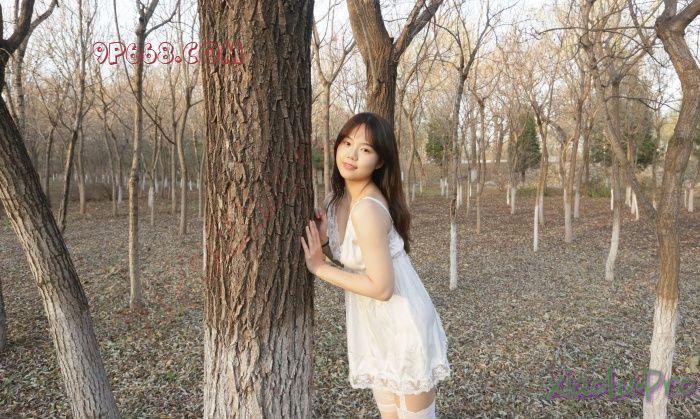 央财经大二处女约拍室外露出40p