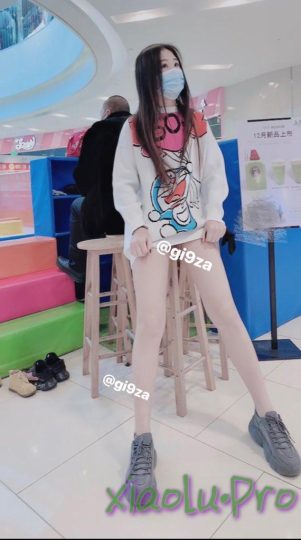 @浅笑心柔(gi9za) 无水原档 专注户外人前露出~玩得就是刺激~喜欢勾引老大爷农民工~超级骚【549P243V/972M】