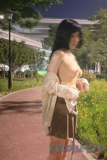 福利姬404日记@Fakerlove777 - 撕漫女爱露出  微乳反差婊 果然戴了眼镜的骚 才是真的骚