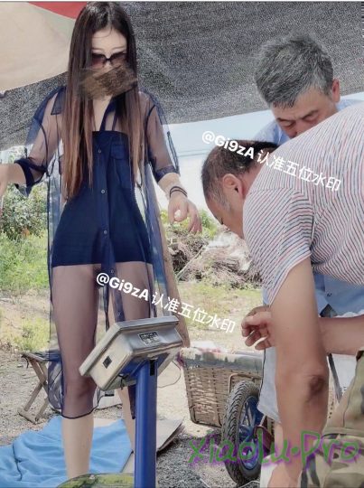 @浅笑心柔(gi9za) 无水原档 专注户外人前露出~玩得就是刺激~喜欢勾引老大爷农民工~超级骚【549P243V/972M】