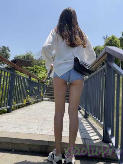 @Azz233333 - 不雅私拍视图福利 超骚淫妻欲求不满~户外露出约啪群P~人前女神人后母狗~淫荡不羁极致反差【49P/20V/147MB】