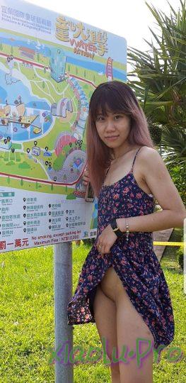 外语大学知名公交车痴女，为了求干什么都敢玩，户外露出、吃精、3P样样精通，长相一般但真的骚