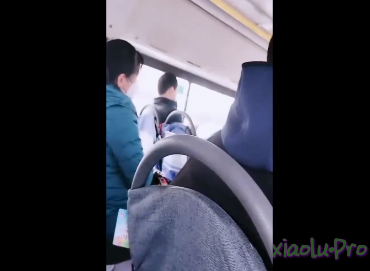 公车露出 超顶美女尤物在公交车上露奶跳蛋手淫