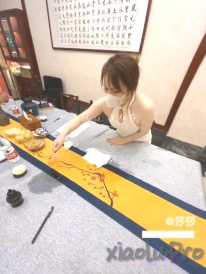 @美杜莎 - 商超露出勾引路人開房混戰潮噴＆酒店穿白絲護士制服足交深喉各種體位抽插等 720p