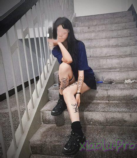 网红福利姬健身达人眼镜妹反差婊爱露出@涩涩侠 - 为赚钱学费大胆自拍宿舍自慰舌钉口交愿做爸爸的小母狗