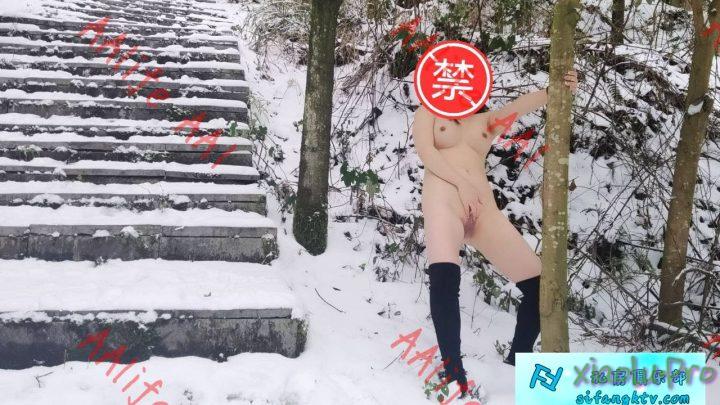 新春福利牛X绿帽夫妻推特网红AAlife电报群私拍约粉3P人前户外露出啪啪调教 xx面前也露很反差 [251P+104V/8.09G]
