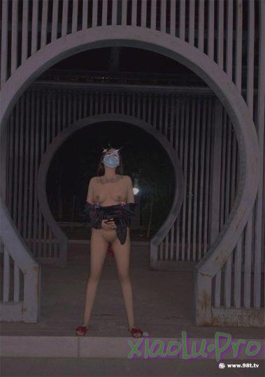 00后群里的妹子野外露出_遇到民工大叔_被上手了_奶大_逼嫩[16P]
