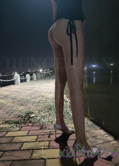 推特40W粉超骚反差露出母狗 @HUNGER 超骚反差婊多P露出调教带乳环太骚了极品母狗 【715M/86V】