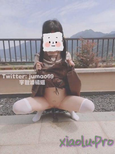 超嫩可爱 @宇智波橘猫 - 爱真空露出的可爱小狗，边走边尿，袜子都湿啦 [33V/318M]
