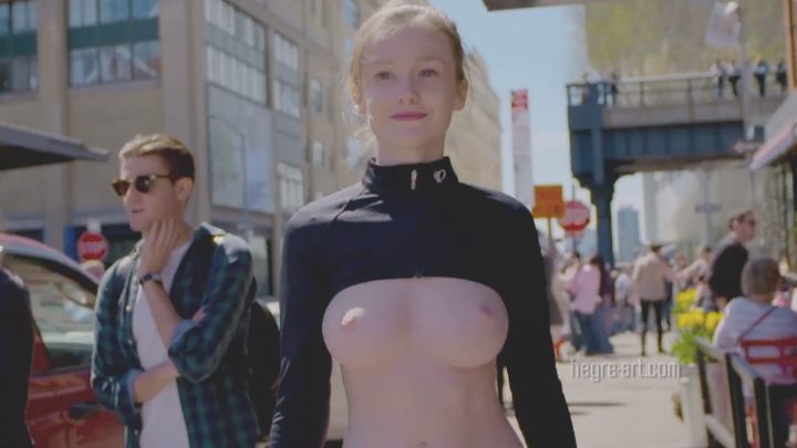 @Emily Bloom - 行为艺术 NYC Nude City Guide [1080P/121M]
