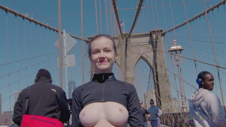 @Emily Bloom - 行为艺术 NYC Nude City Guide [1080P/121M]