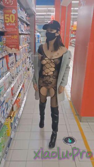 小姐姐户外露出 sifang流出版 [145p+141v/2.69G]