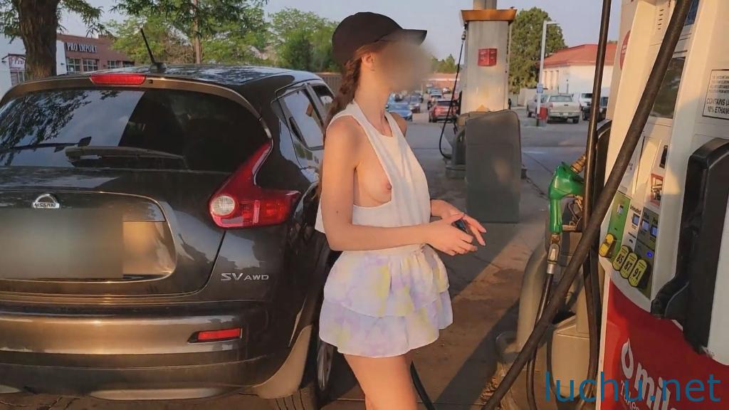 @LilyMaeExhib 小姐姐 骑车车露出 故意走光 [1V/1080P/818M]