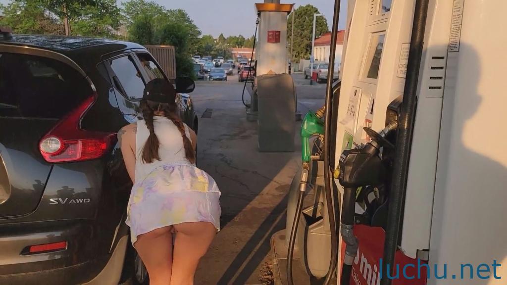 @LilyMaeExhib 小姐姐 骑车车露出 故意走光 [1V/1080P/818M]