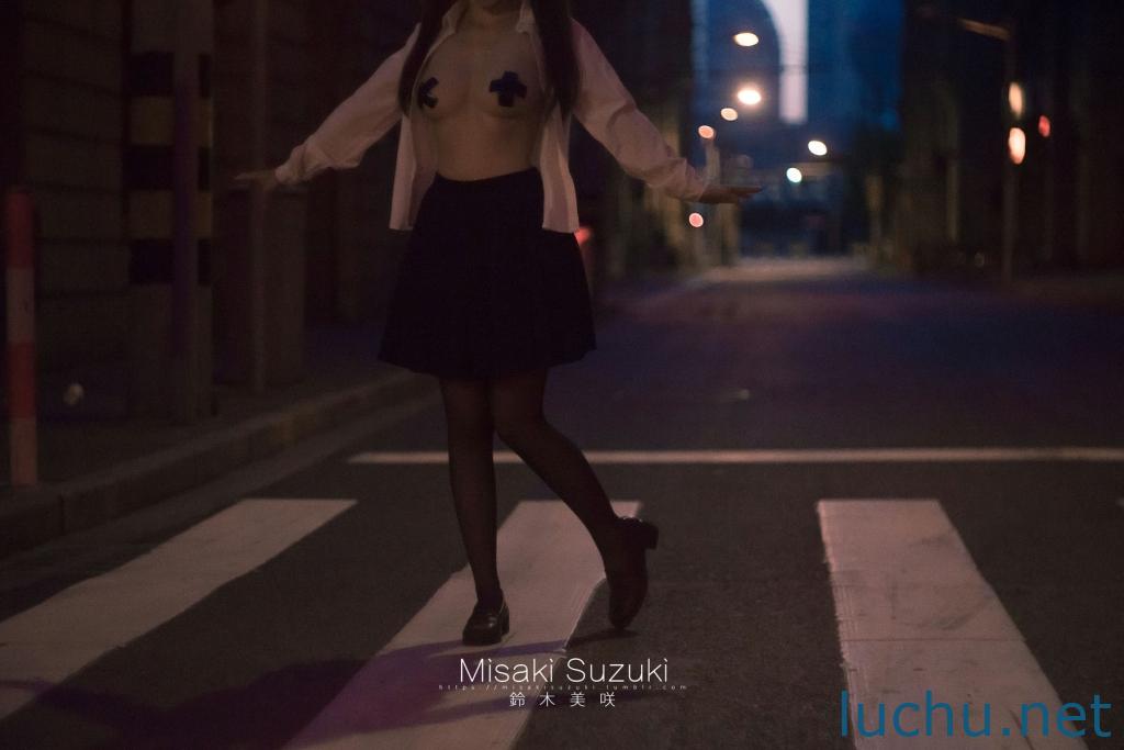 铃木美咲(Misaki Suzuki) - 魔都休学旅行 露出！清晨十字路口的选择 [21P+2V/170M]