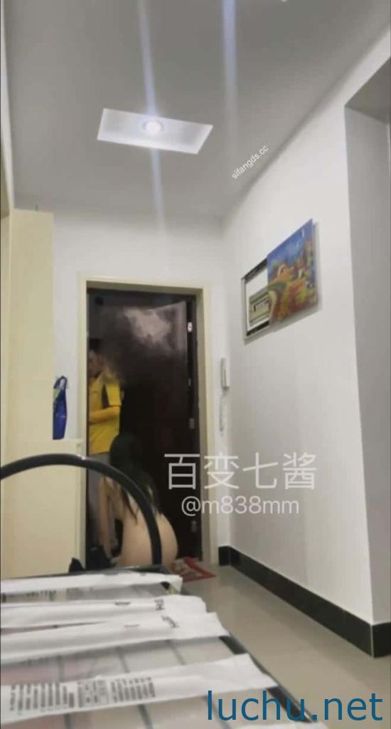 查小理的母狗@百变七酱 订阅福利 露出勾搭路人[5V/407M]