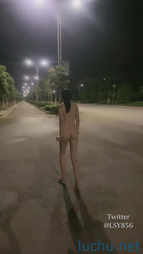 @林淑怡(lsy、xiaoxiaoxin)露出裸行[4V/3.44G]