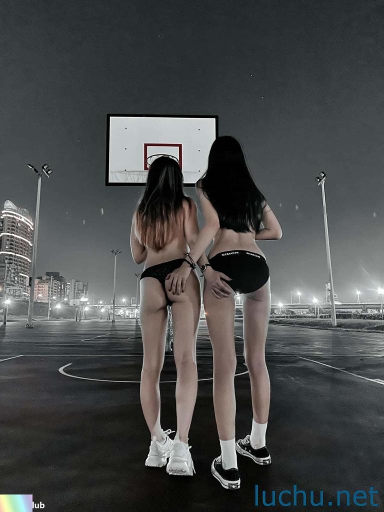 反差福利姬@twin 露出私拍福利合集[301P+50V/1.17G]