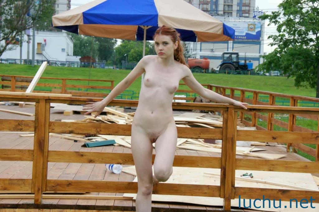 [******Russia]@法伊娜 莫斯科市区地铁站口露出[146P/71M]